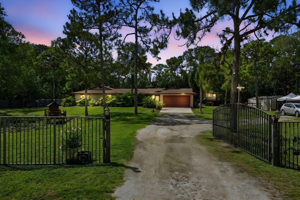 12356 61st Lane N - Photo 1