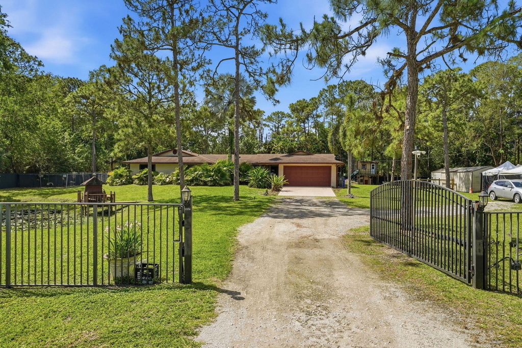 12356 61st Lane N - Photo 0