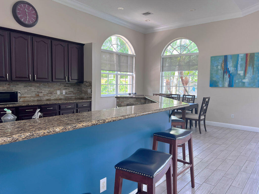 137 Canterbury Place - Photo 34