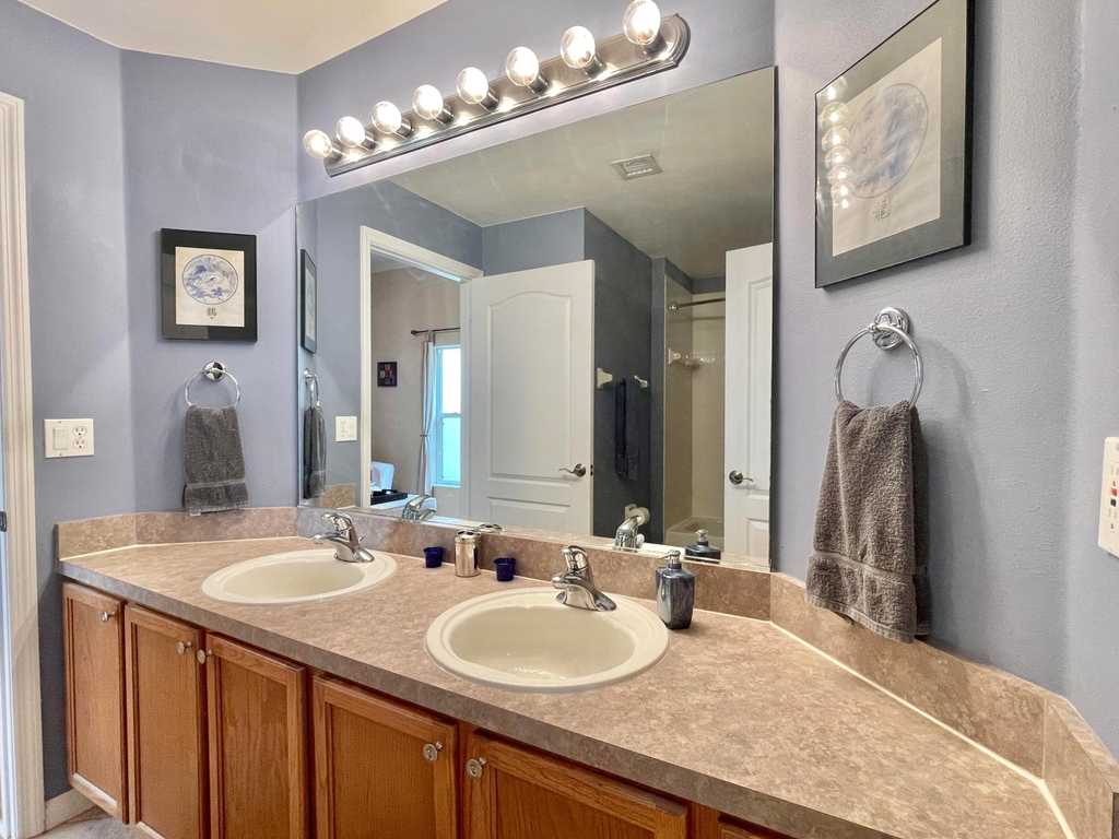 137 Canterbury Place - Photo 18