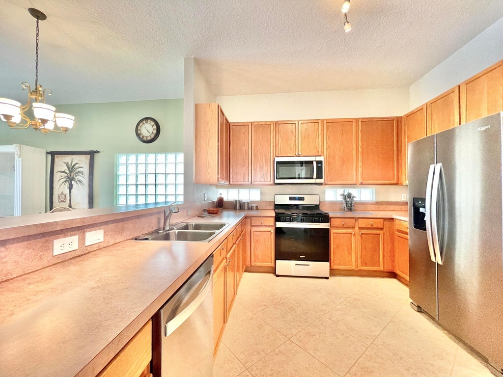 137 Canterbury Place - Photo 15