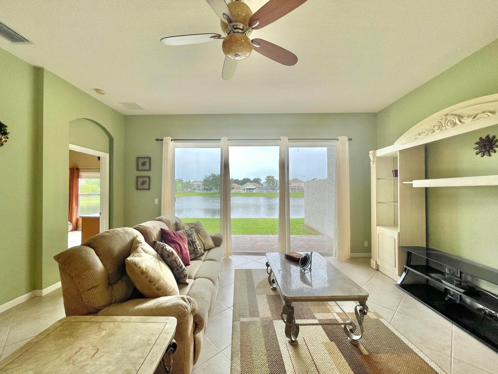 137 Canterbury Place - Photo 11