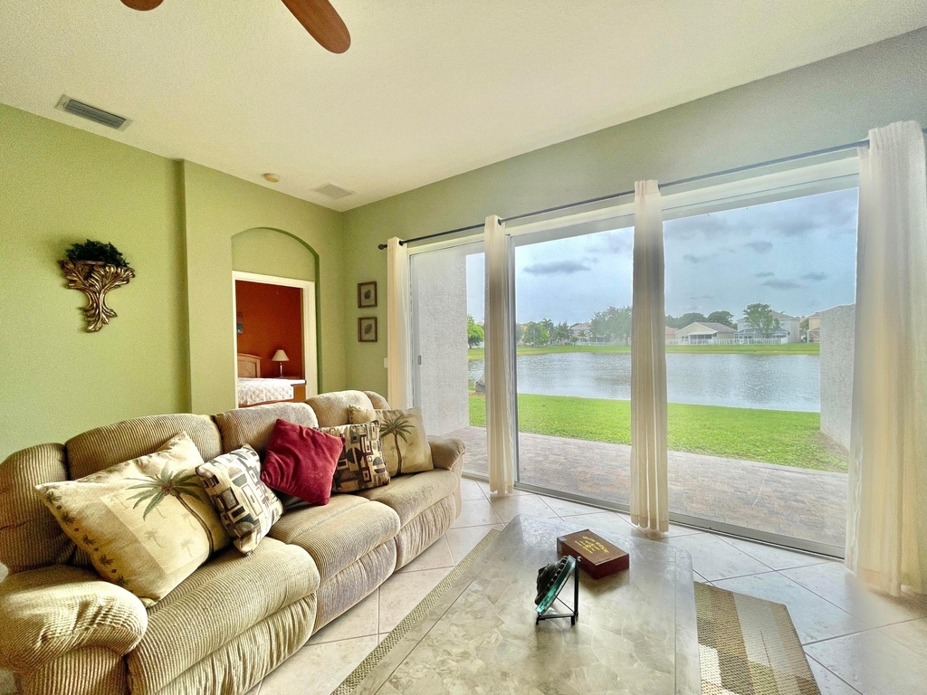 137 Canterbury Place - Photo 14