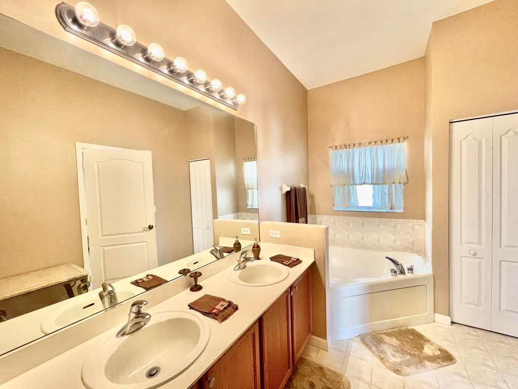 137 Canterbury Place - Photo 21