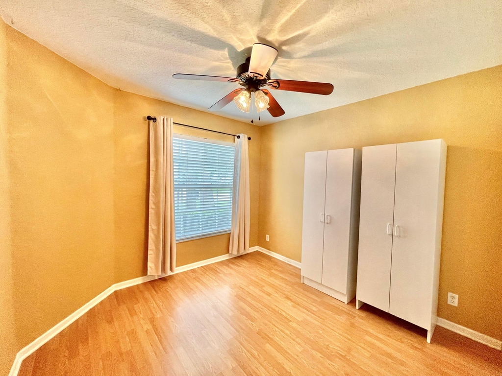 137 Canterbury Place - Photo 24