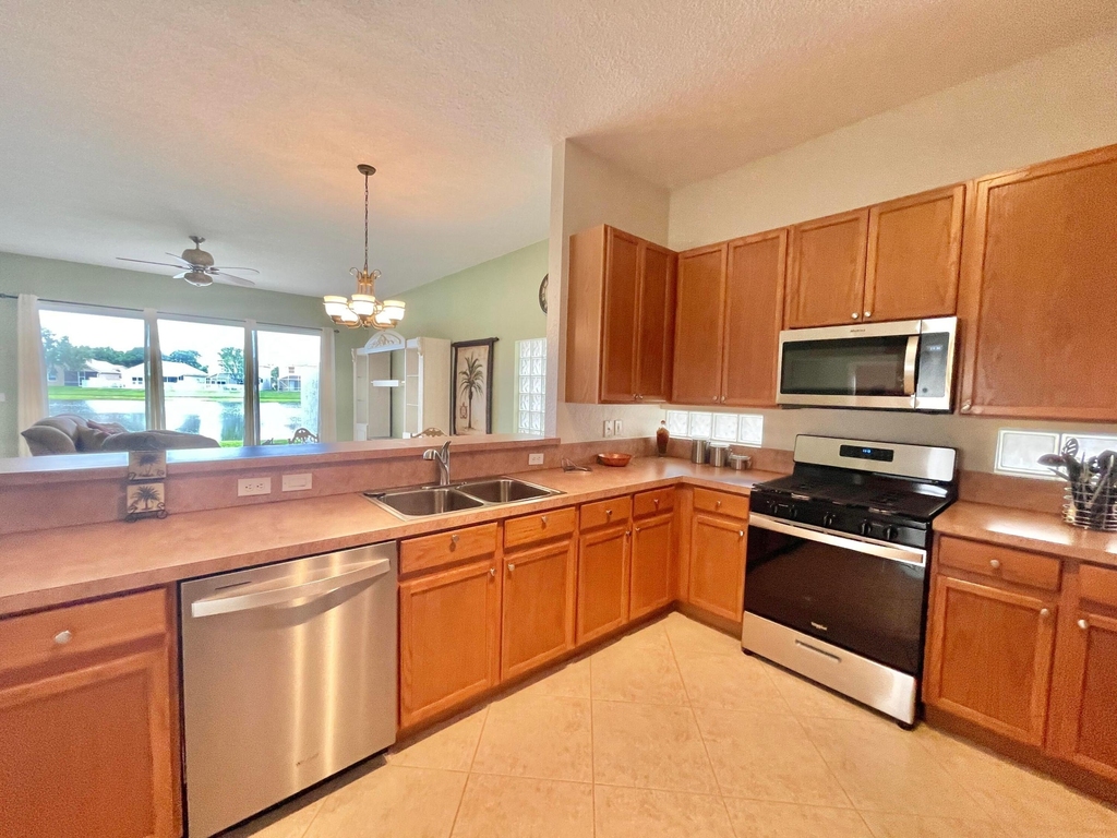 137 Canterbury Place - Photo 7