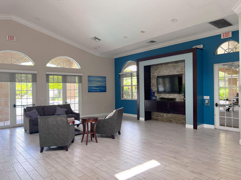 137 Canterbury Place - Photo 35
