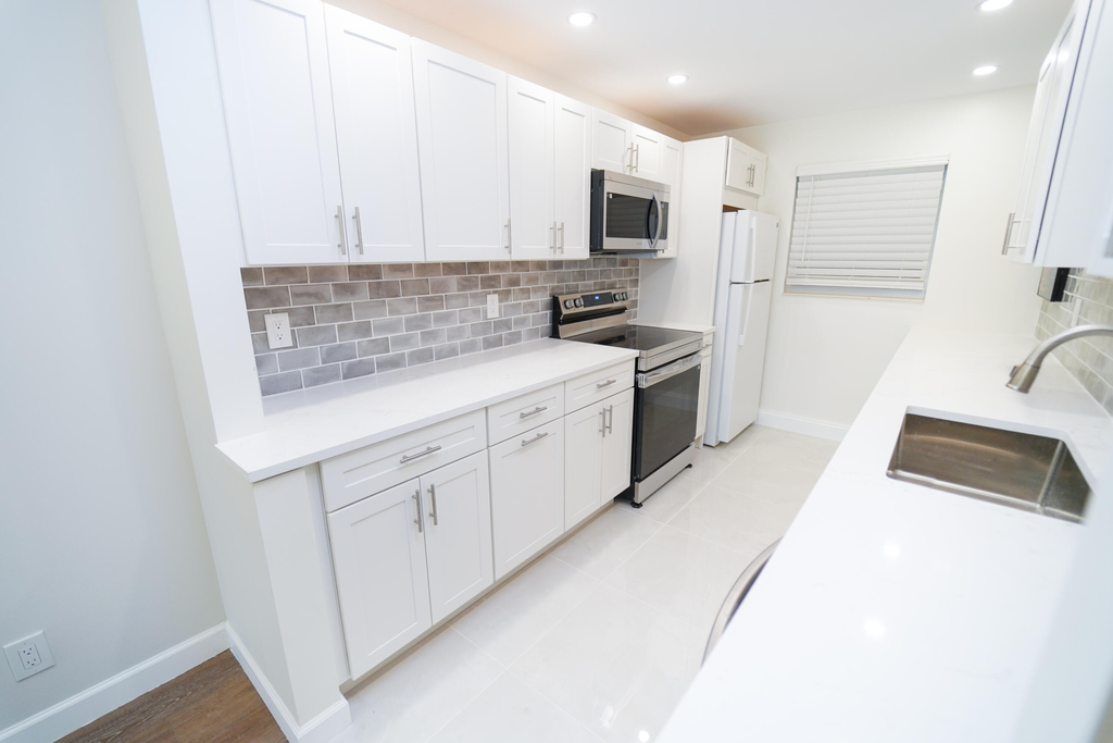 2660 Sw 22nd Avenue - Photo 3