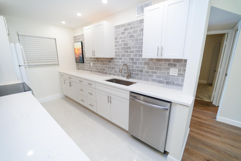 2660 Sw 22nd Avenue - Photo 4