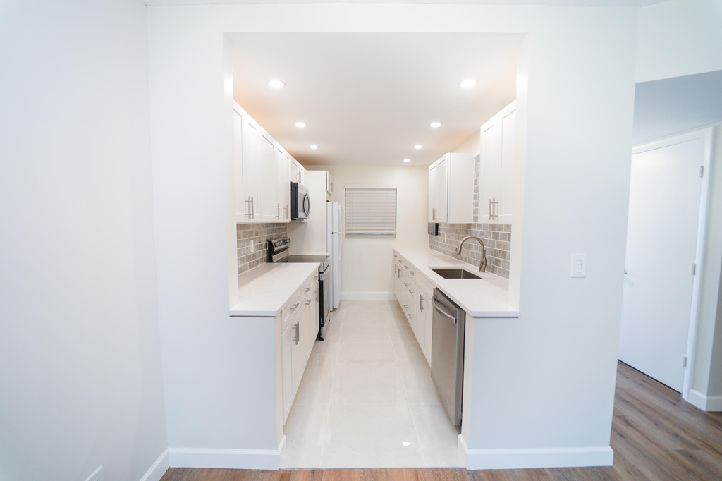 2660 Sw 22nd Avenue - Photo 2
