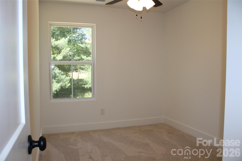 562 W Park Avenue - Photo 16