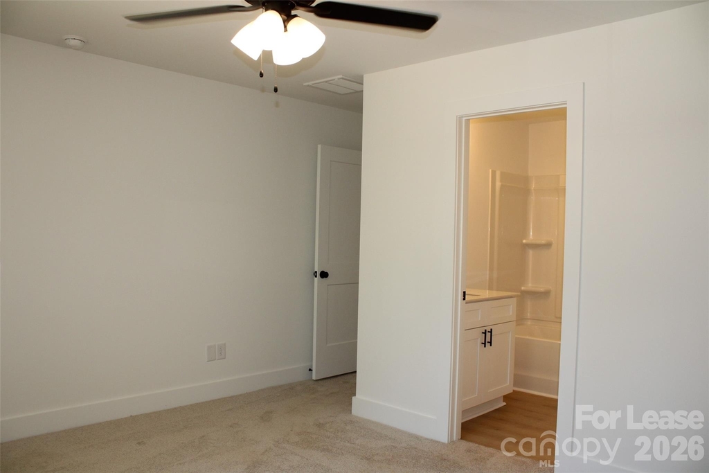 562 W Park Avenue - Photo 11