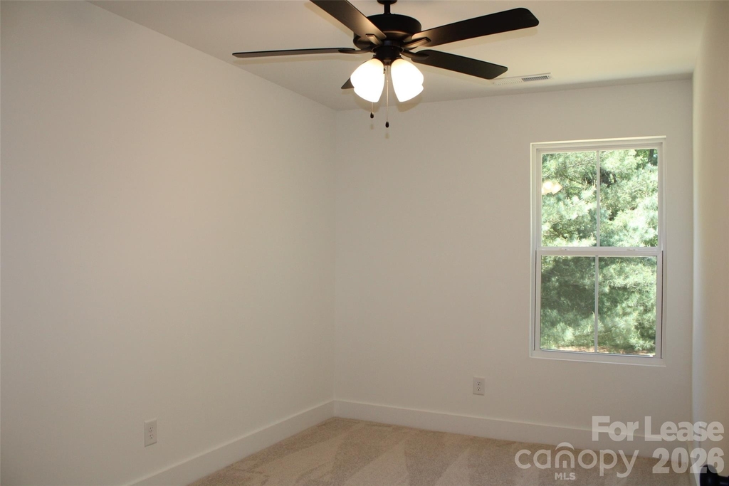 562 W Park Avenue - Photo 13