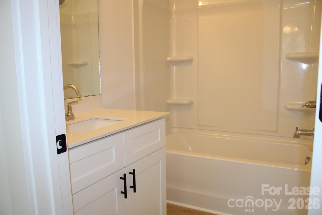 562 W Park Avenue - Photo 12