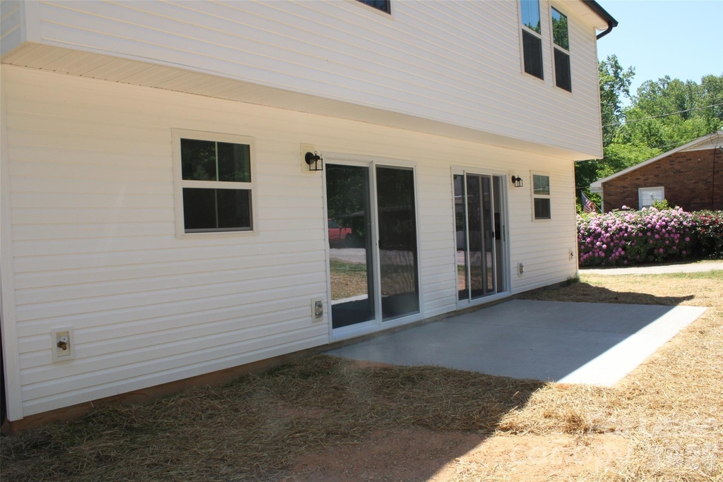 562 W Park Avenue - Photo 20