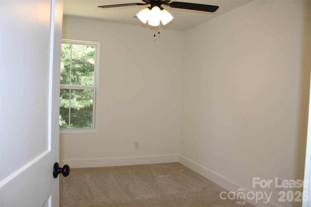 562 W Park Avenue - Photo 15