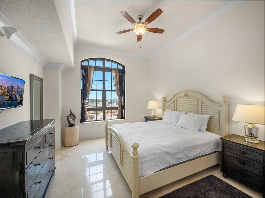 701 S Olive Avenue - Photo 4