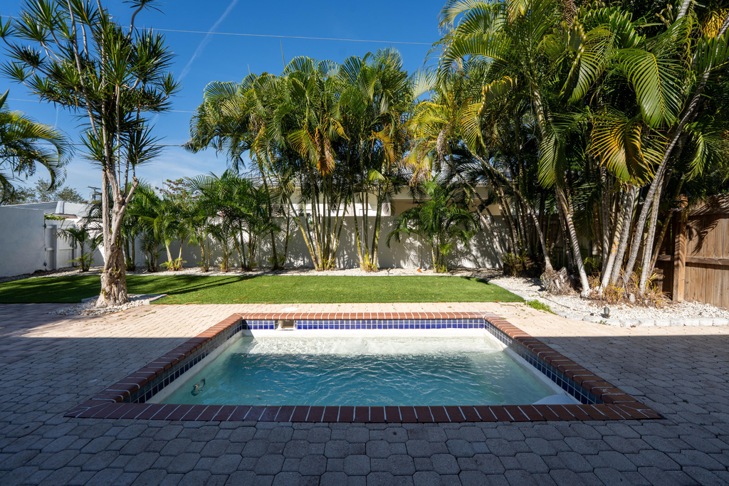 665 Jeffery Street - Photo 40