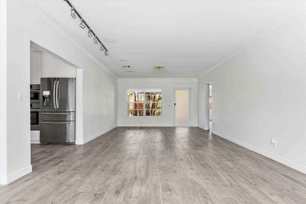 8934 Emerson Avenue - Photo 6