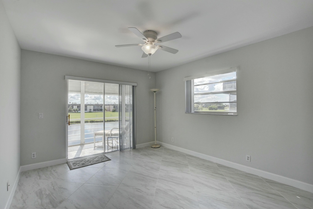 998 Normandy Trail - Photo 17