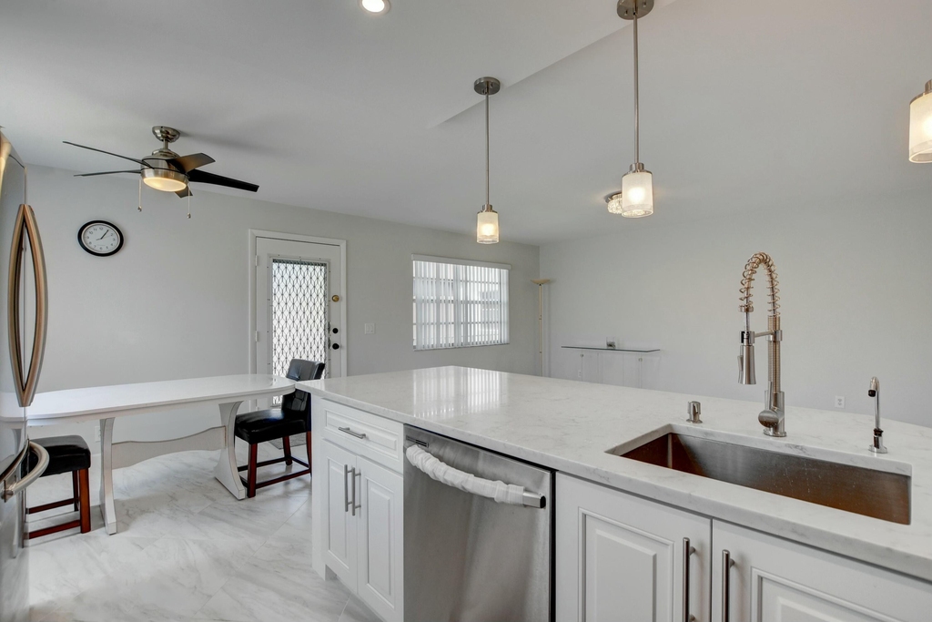 998 Normandy Trail - Photo 7