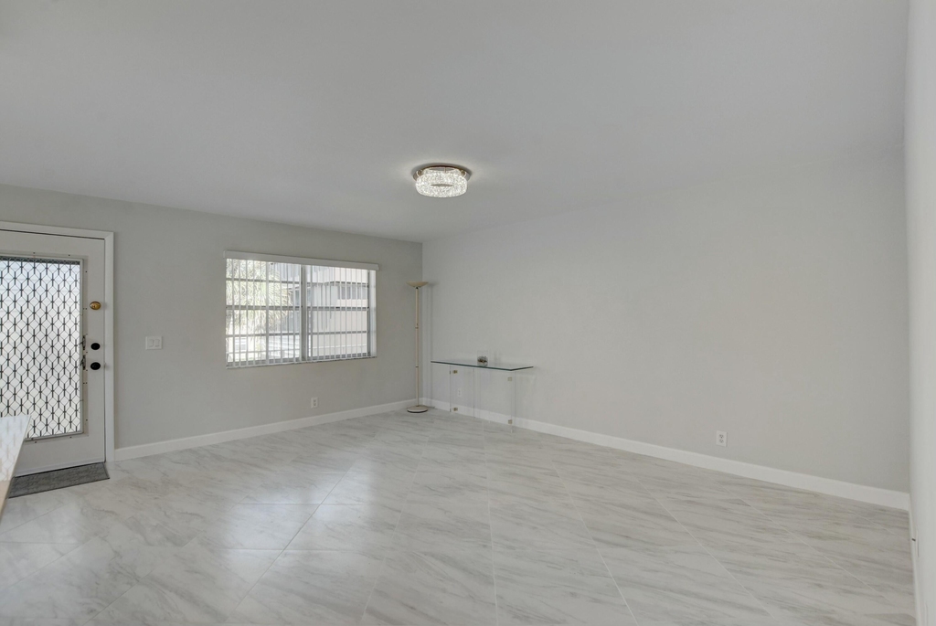 998 Normandy Trail - Photo 2