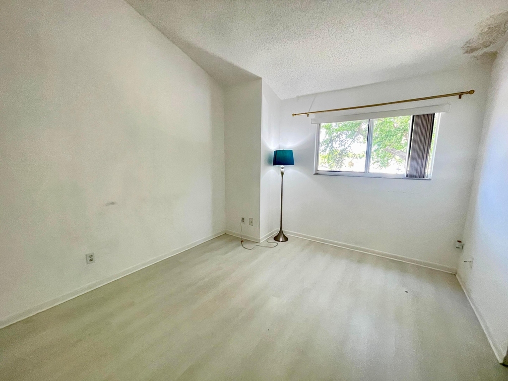 3445 Nw 44th Street - Photo 11