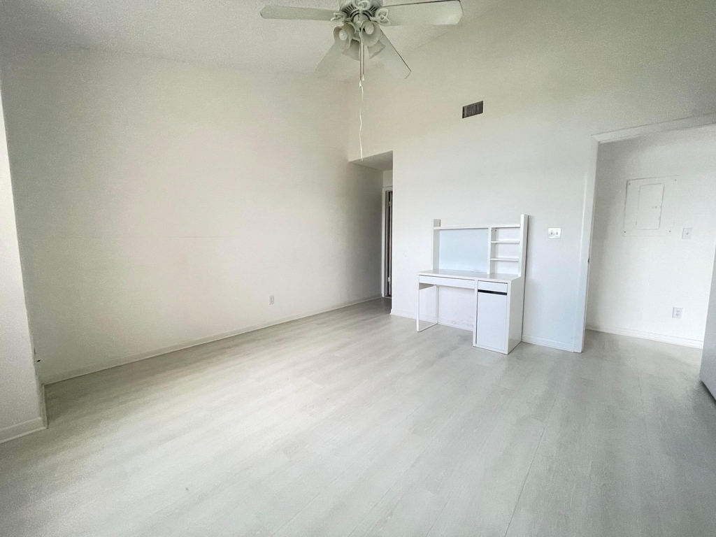 3445 Nw 44th Street - Photo 8
