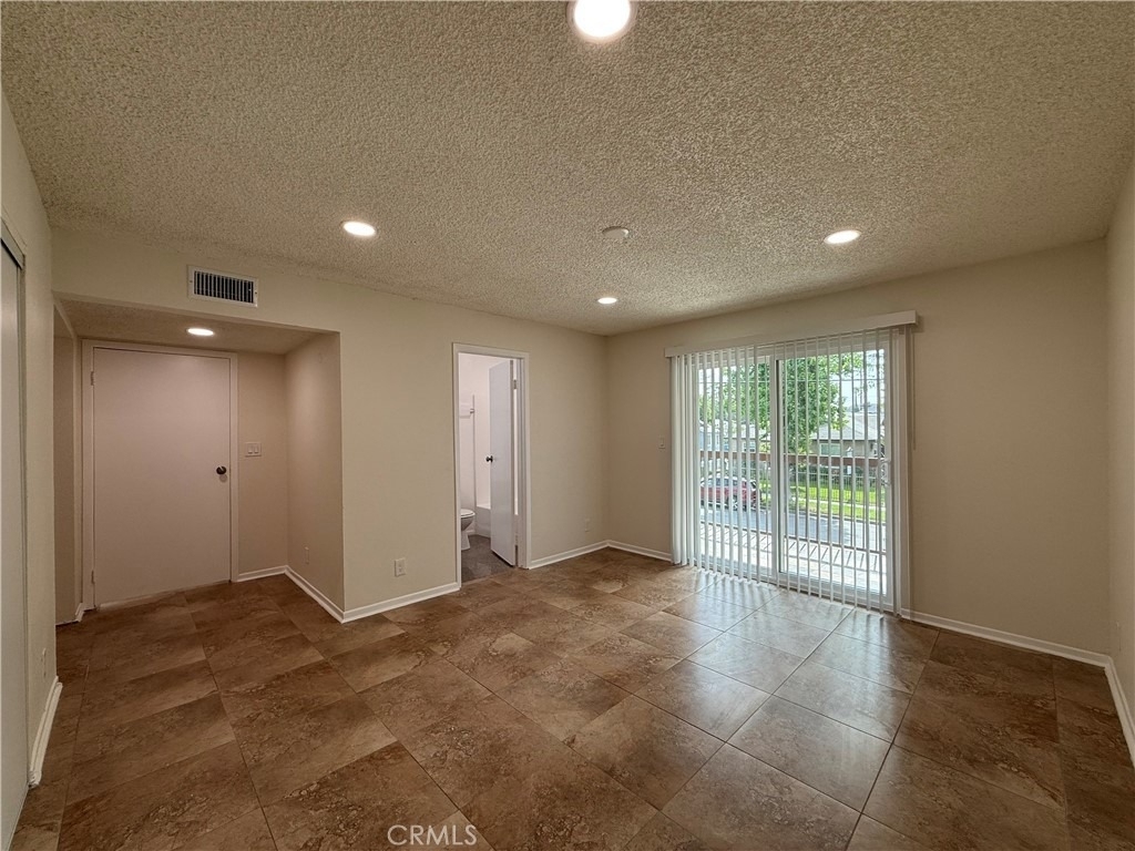 221 W Elm Avenue - Photo 15