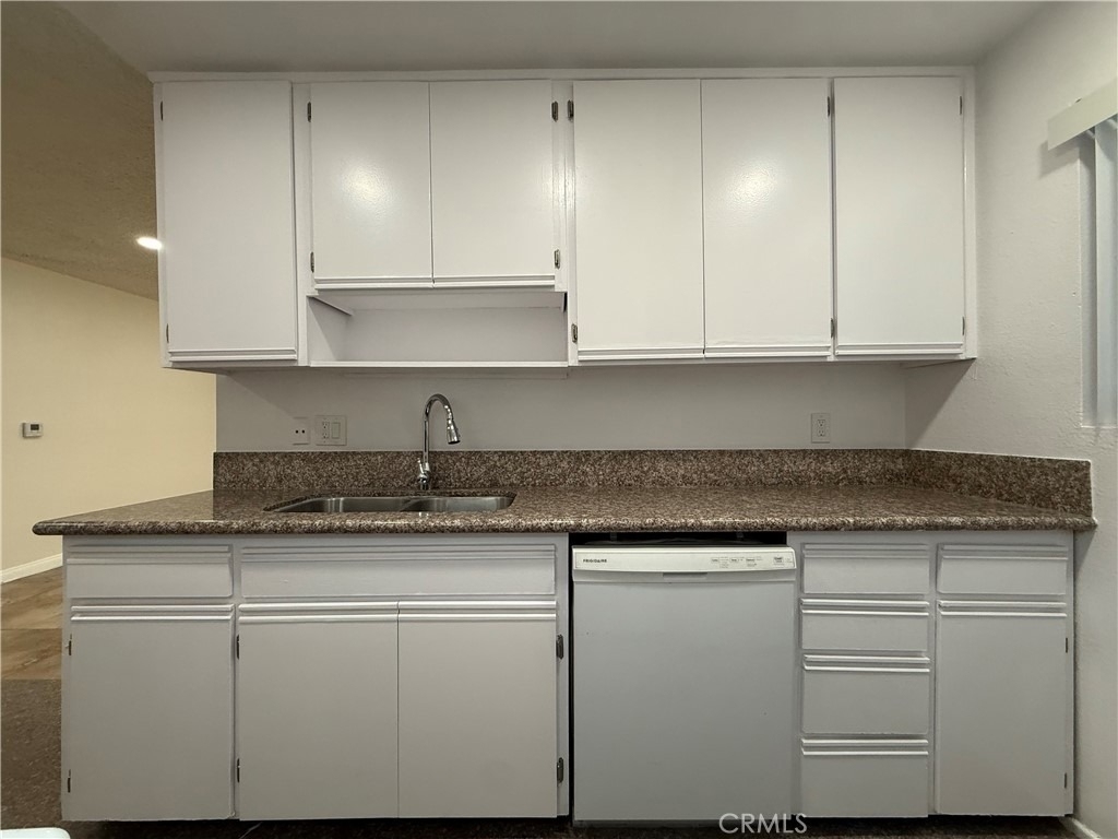 221 W Elm Avenue - Photo 7