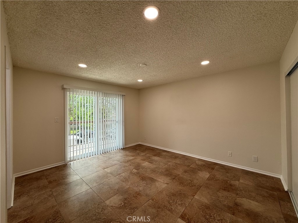 221 W Elm Avenue - Photo 14