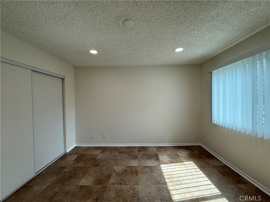221 W Elm Avenue - Photo 11