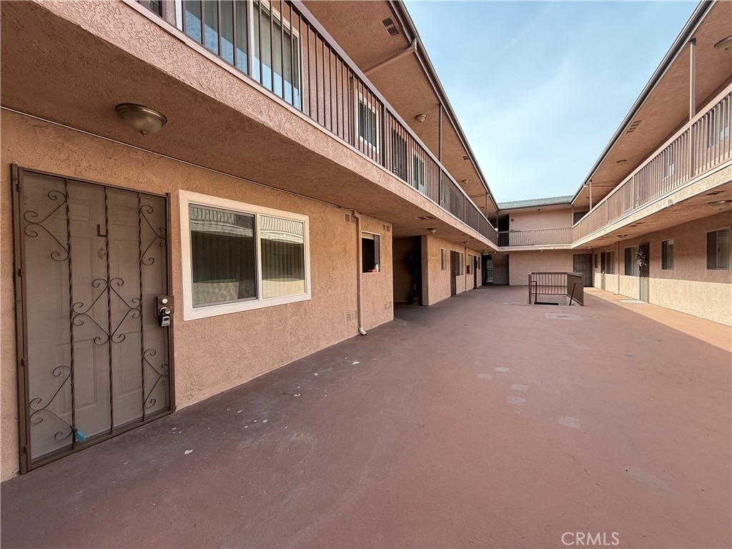 221 W Elm Avenue - Photo 27