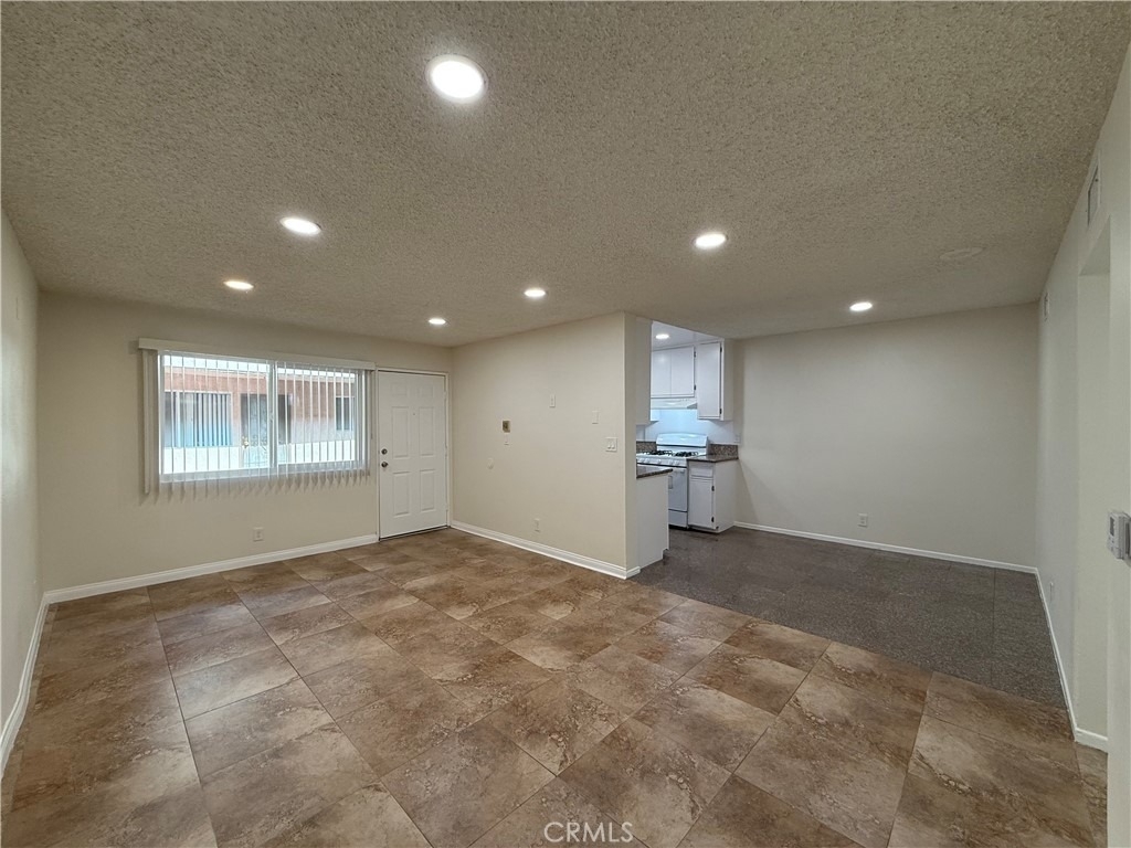 221 W Elm Avenue - Photo 2