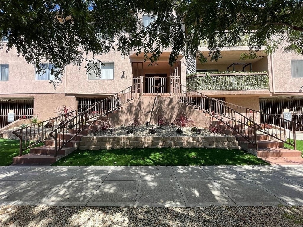 221 W Elm Avenue - Photo 1