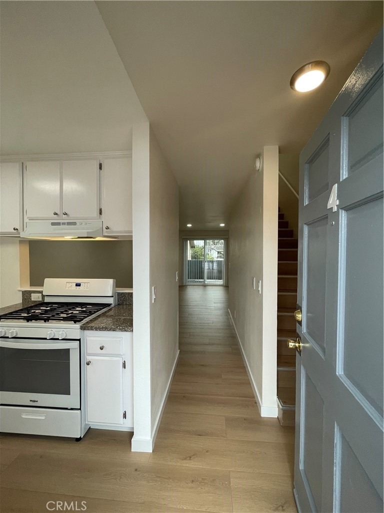 14249 Friar Street - Photo 3