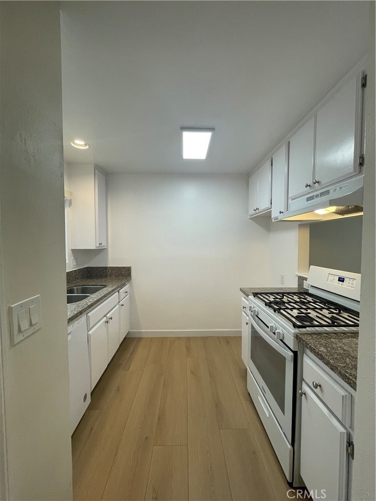 14249 Friar Street - Photo 4