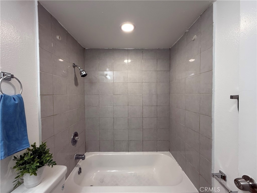 11839 Burbank Boulevard - Photo 10