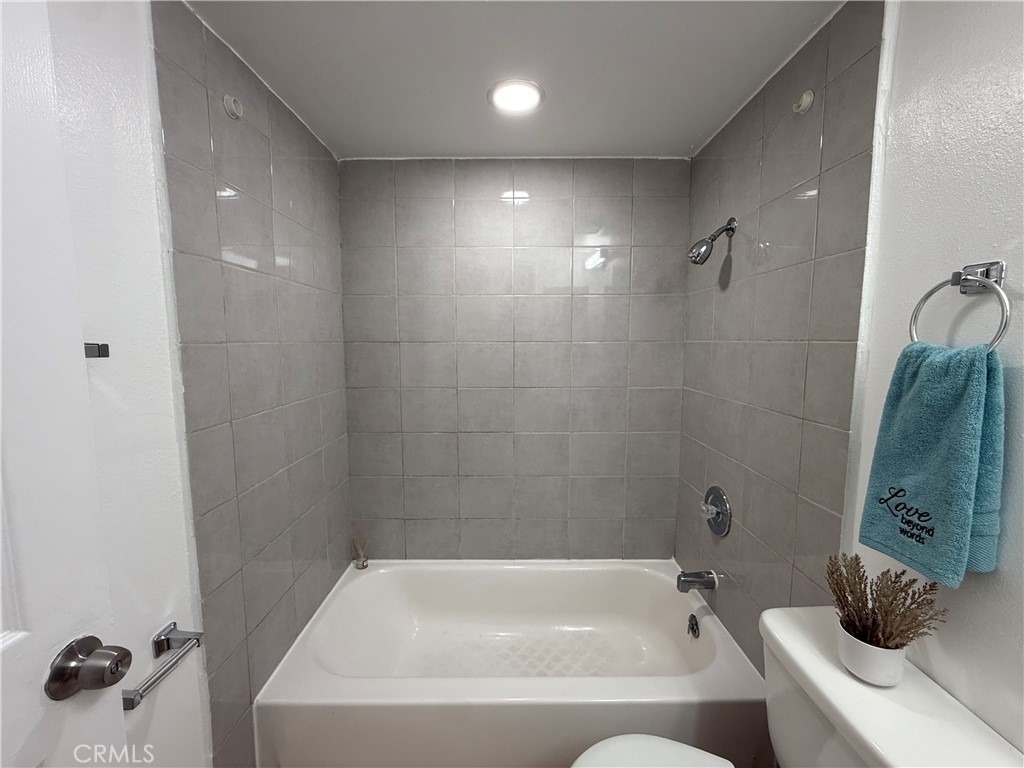 11839 Burbank Boulevard - Photo 21