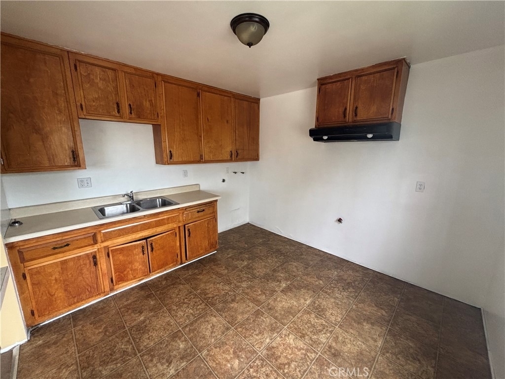 8868 S Wall St - Photo 2