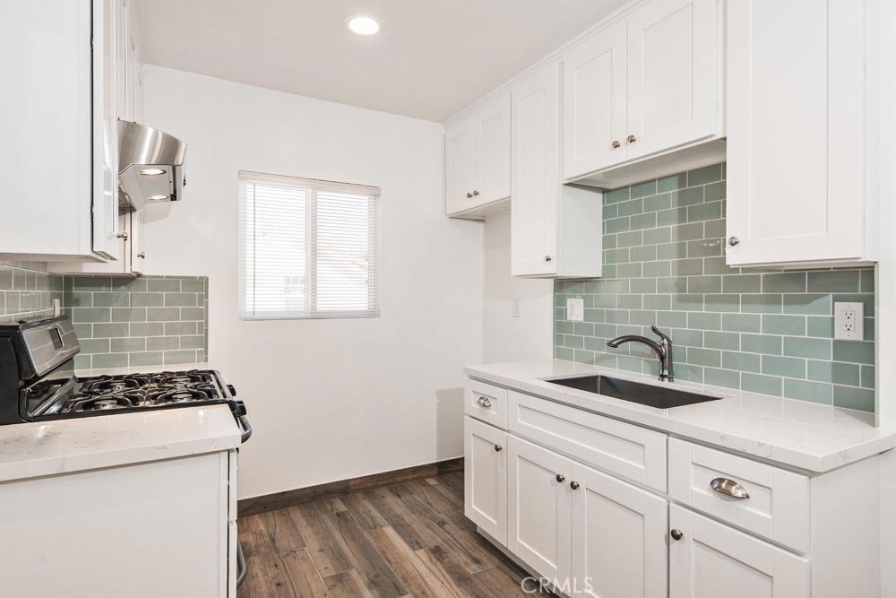 555 N Olive Street - Photo 2