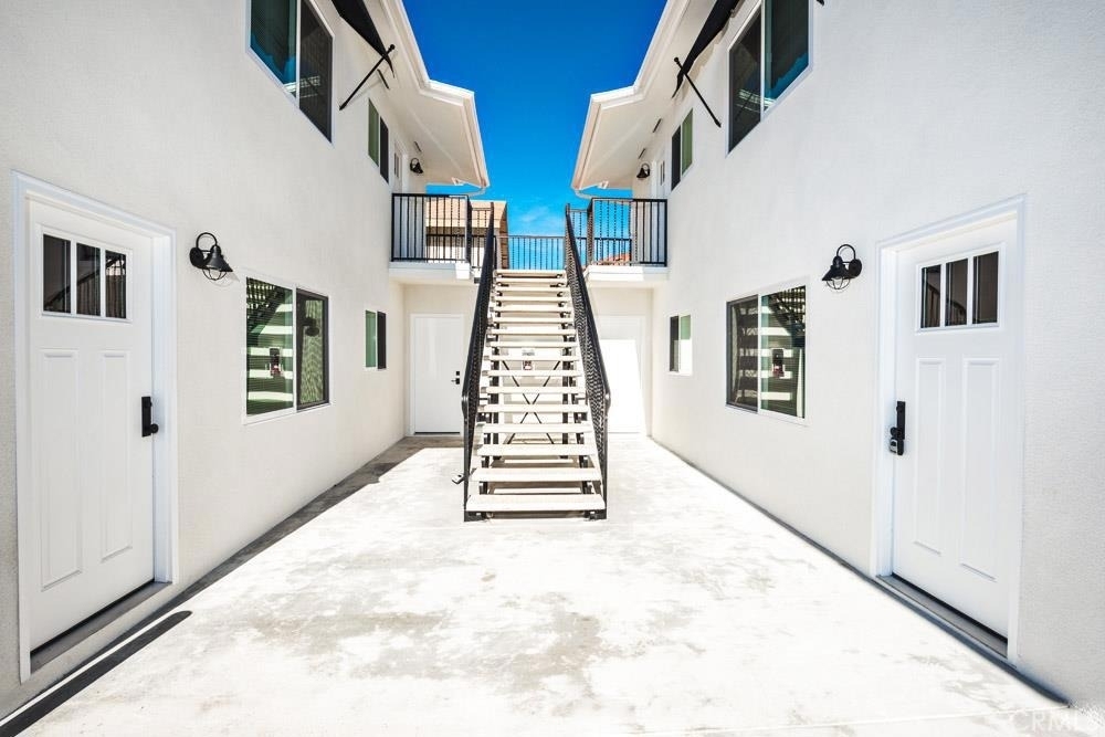 555 N Olive Street - Photo 1