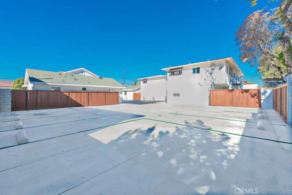 555 N Olive Street - Photo 10