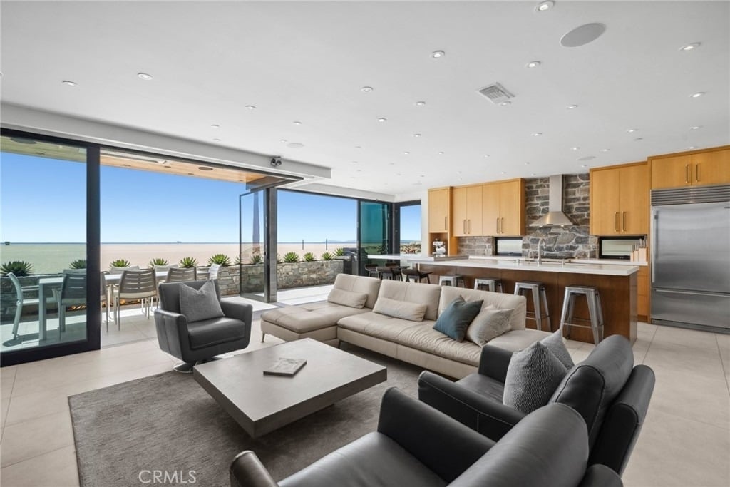800 W Oceanfront - Photo 2