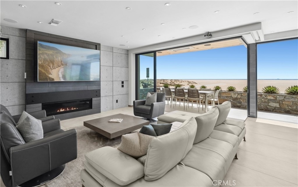 800 W Oceanfront - Photo 4