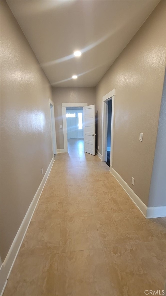 324 E Walnut - Photo 2