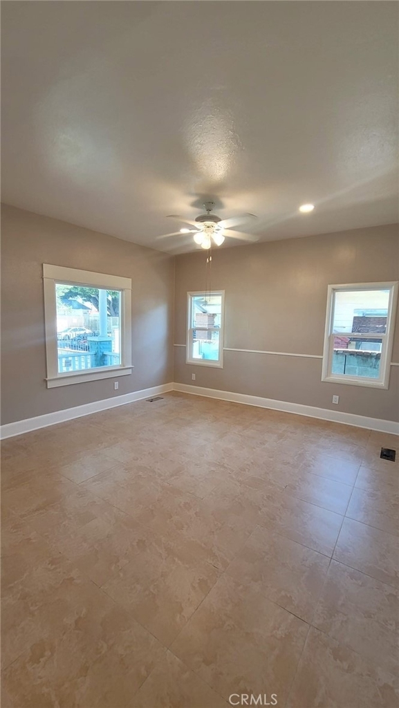 324 E Walnut - Photo 4
