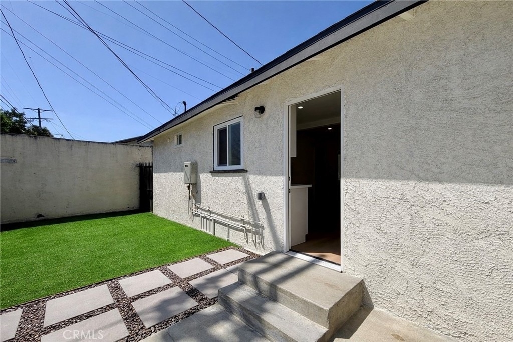 1426 W 83rd - Photo 3
