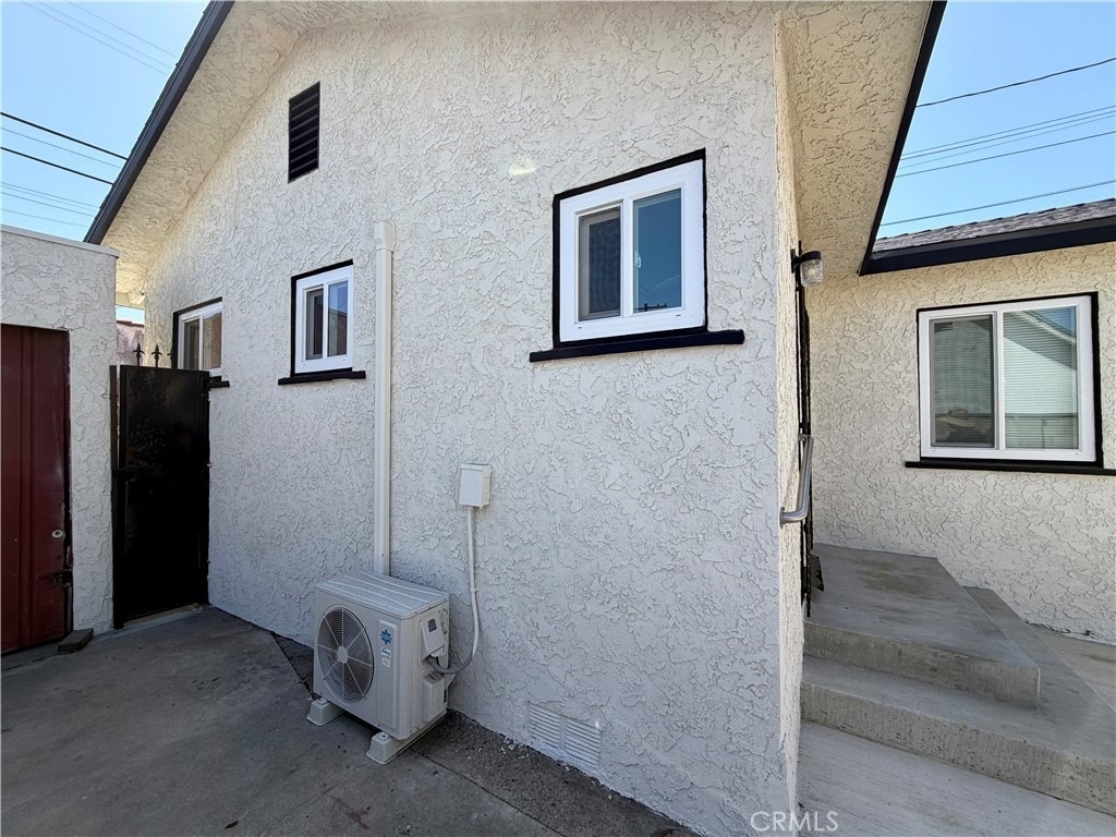 1426 W 83rd - Photo 11