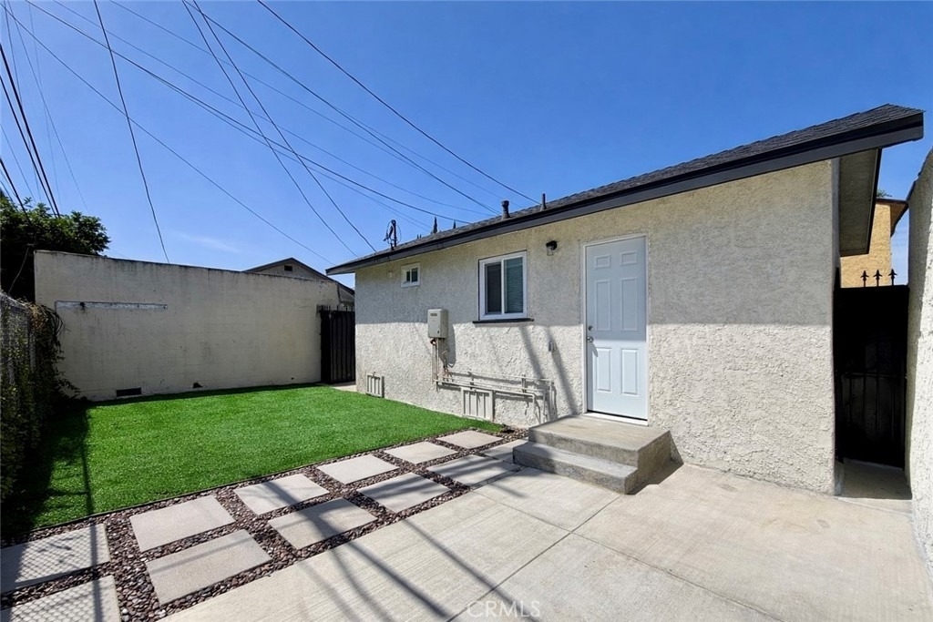 1426 W 83rd - Photo 2